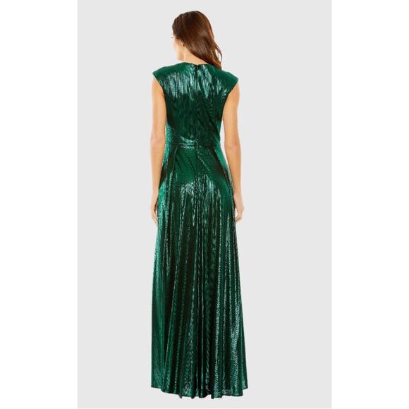 Elegant Green Maxi Dress - Picture 3 of 9